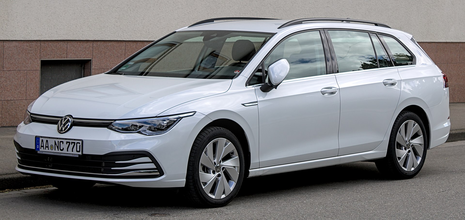 Car: Volkswagen Golf VIII Variant 2020- CDV