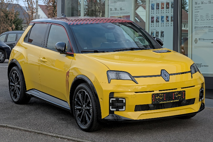 Car: Renault 5 E-Tech 2024- P01 (R5)