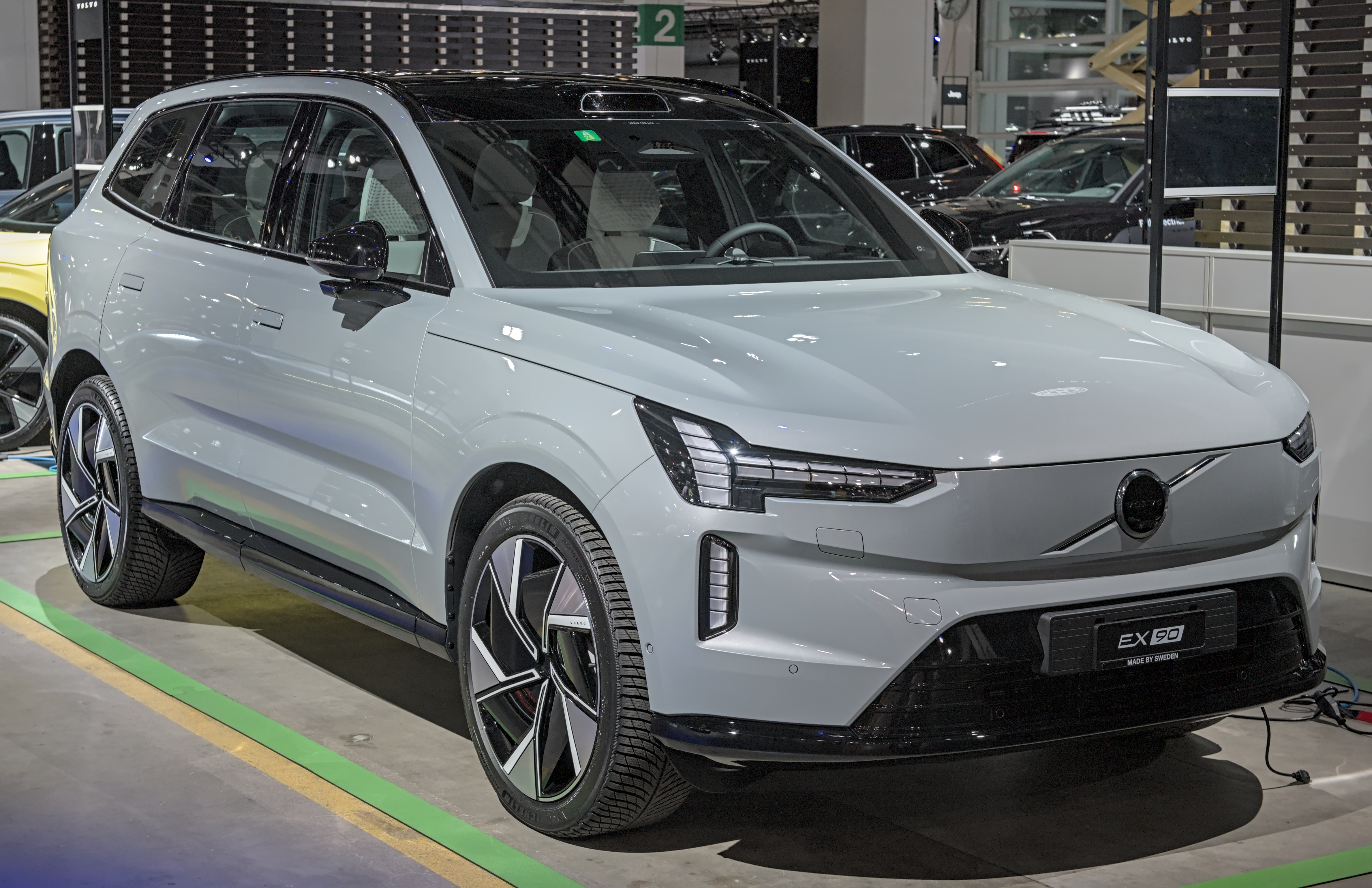 Car: Volvo EX90 2022- 356