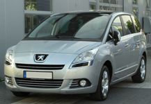 Car: Peugeot 5008 2009-2017 0_