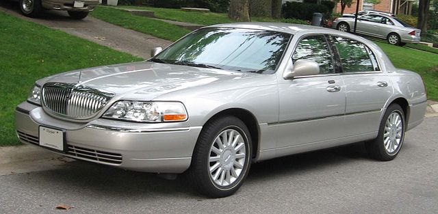 Car: Lincoln Town Car 2003-2011 4. Generation